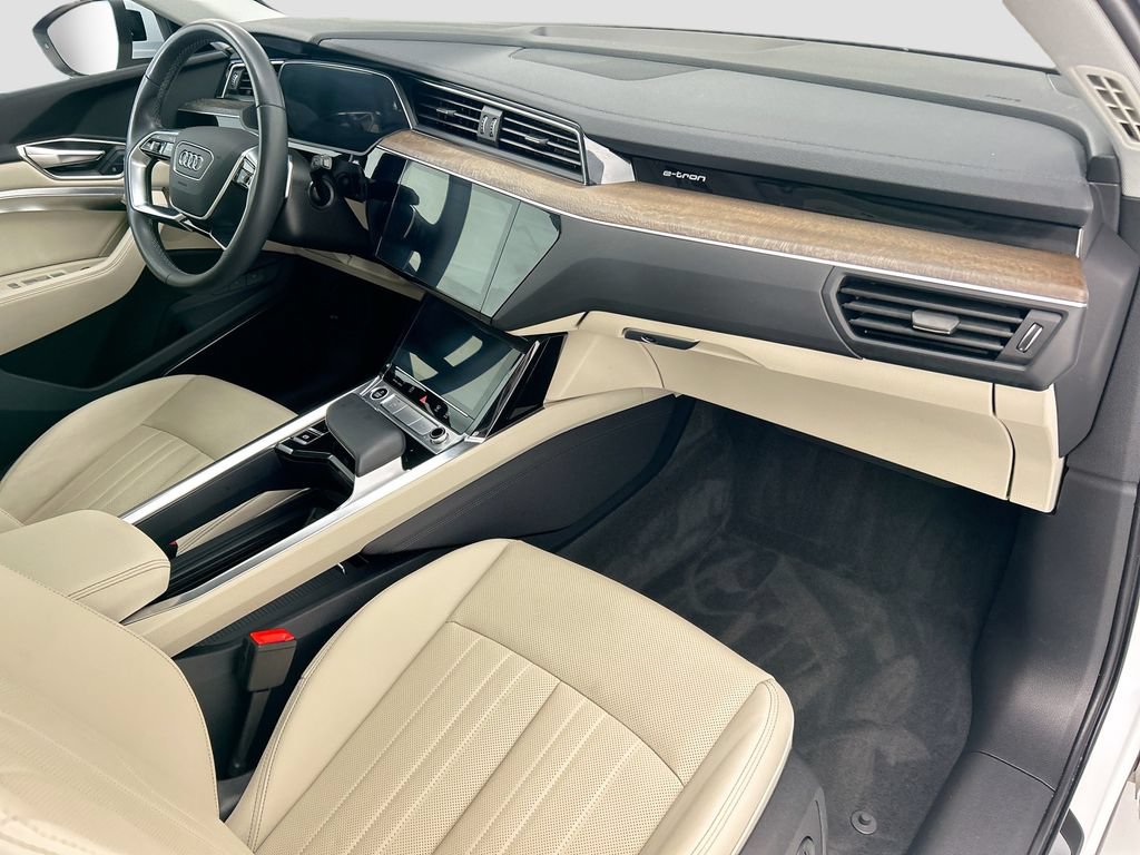 Certified 2024 Audi Q8 e-tron Premium Plus w/ Premium Plus Package AWD/4WD image 16