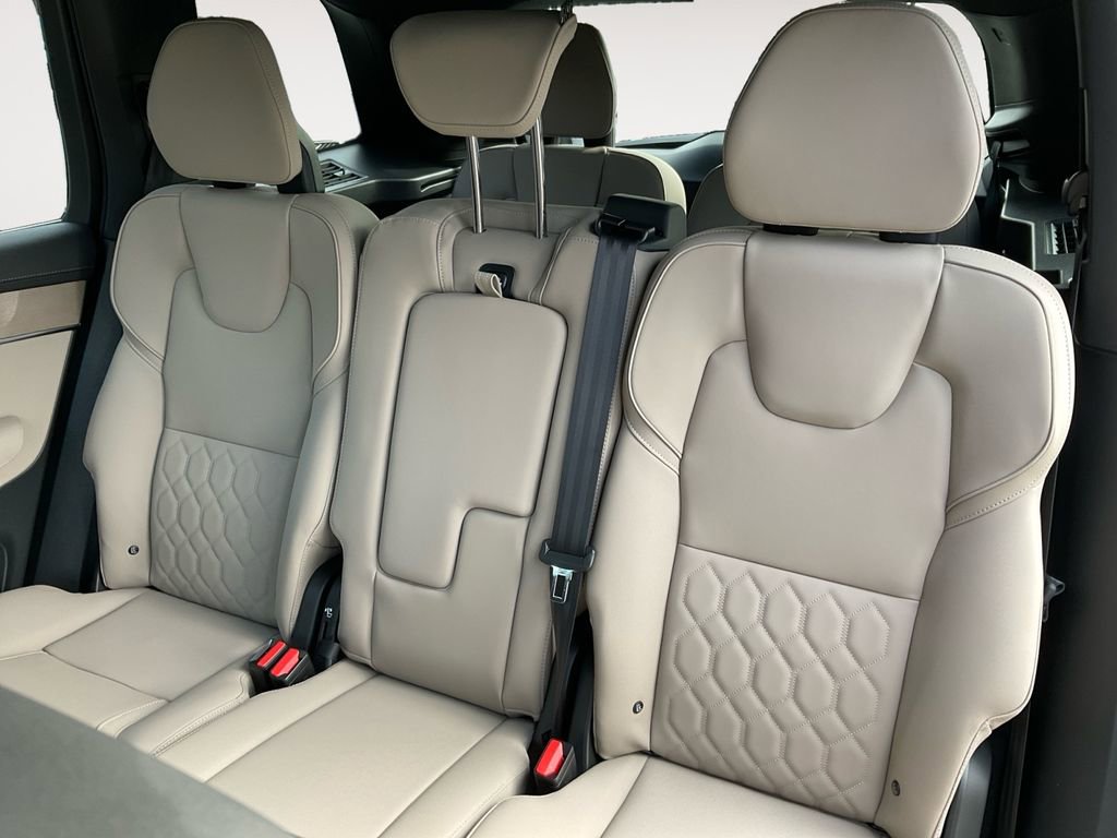 New 2026 Volvo XC90 T8 Core image 13