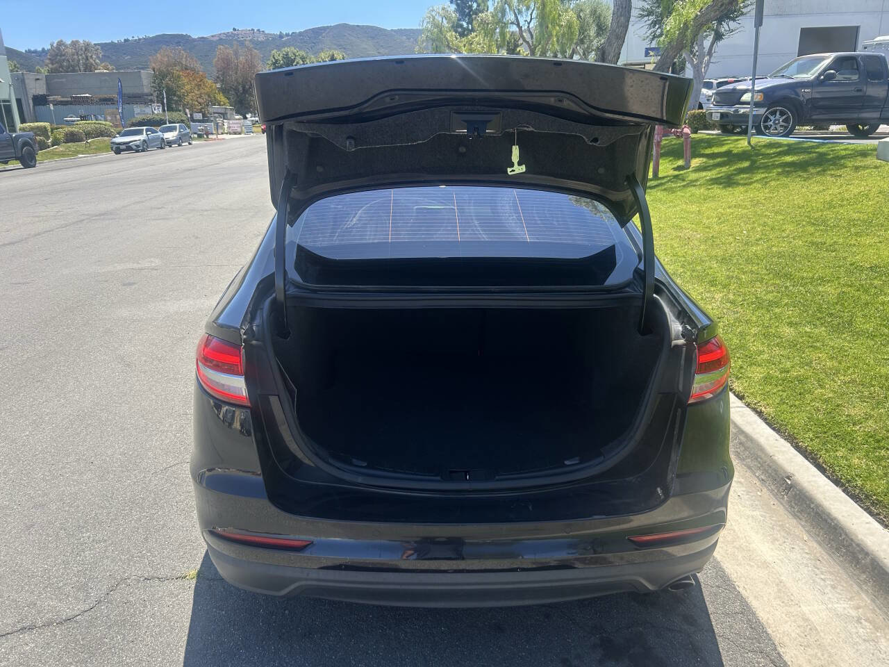 Used 2019 Ford Fusion SEL FWD image 2