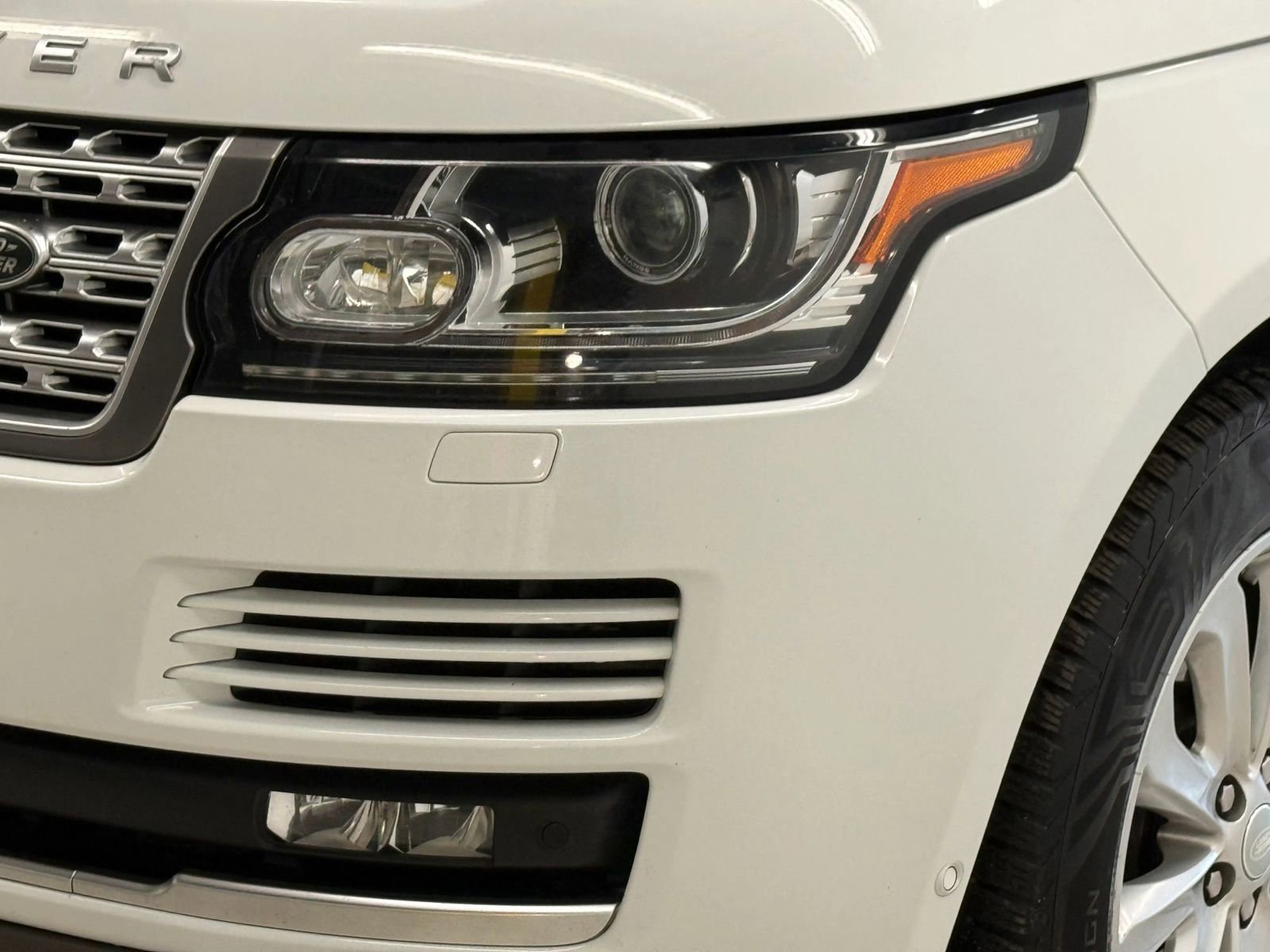 Used 2016 Land Rover Range Rover HSE image 4