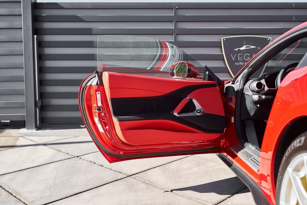 Used 2018 Ferrari 812 Superfast image 32