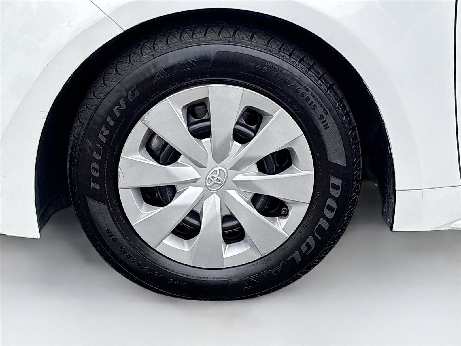 Used 2020 Toyota Corolla L FWD image 32