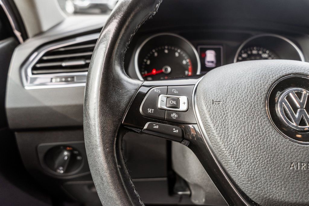 Used 2019 Volkswagen Tiguan SE image 18