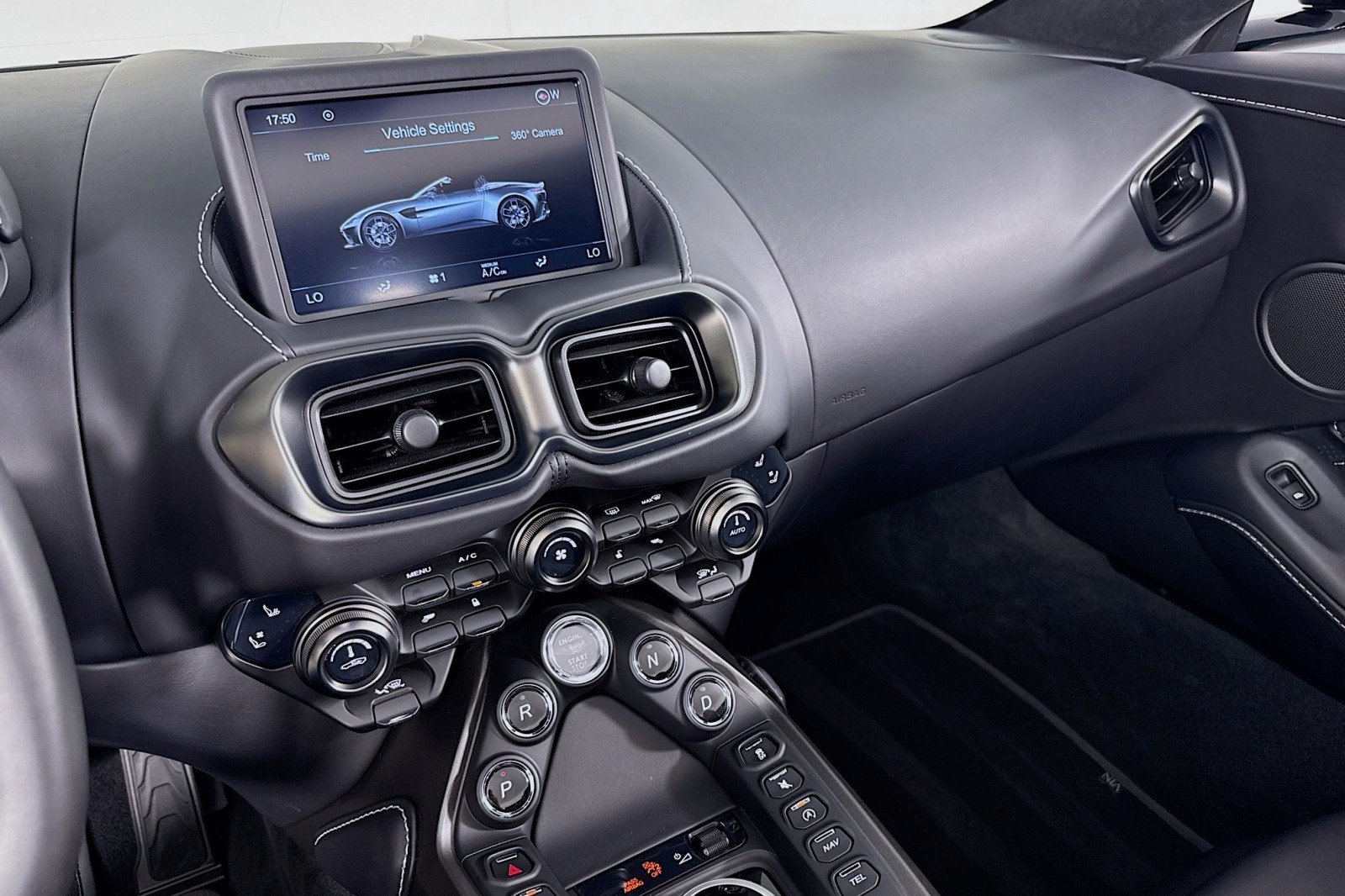 Used 2023 Aston Martin V8 Vantage Roadster image 20