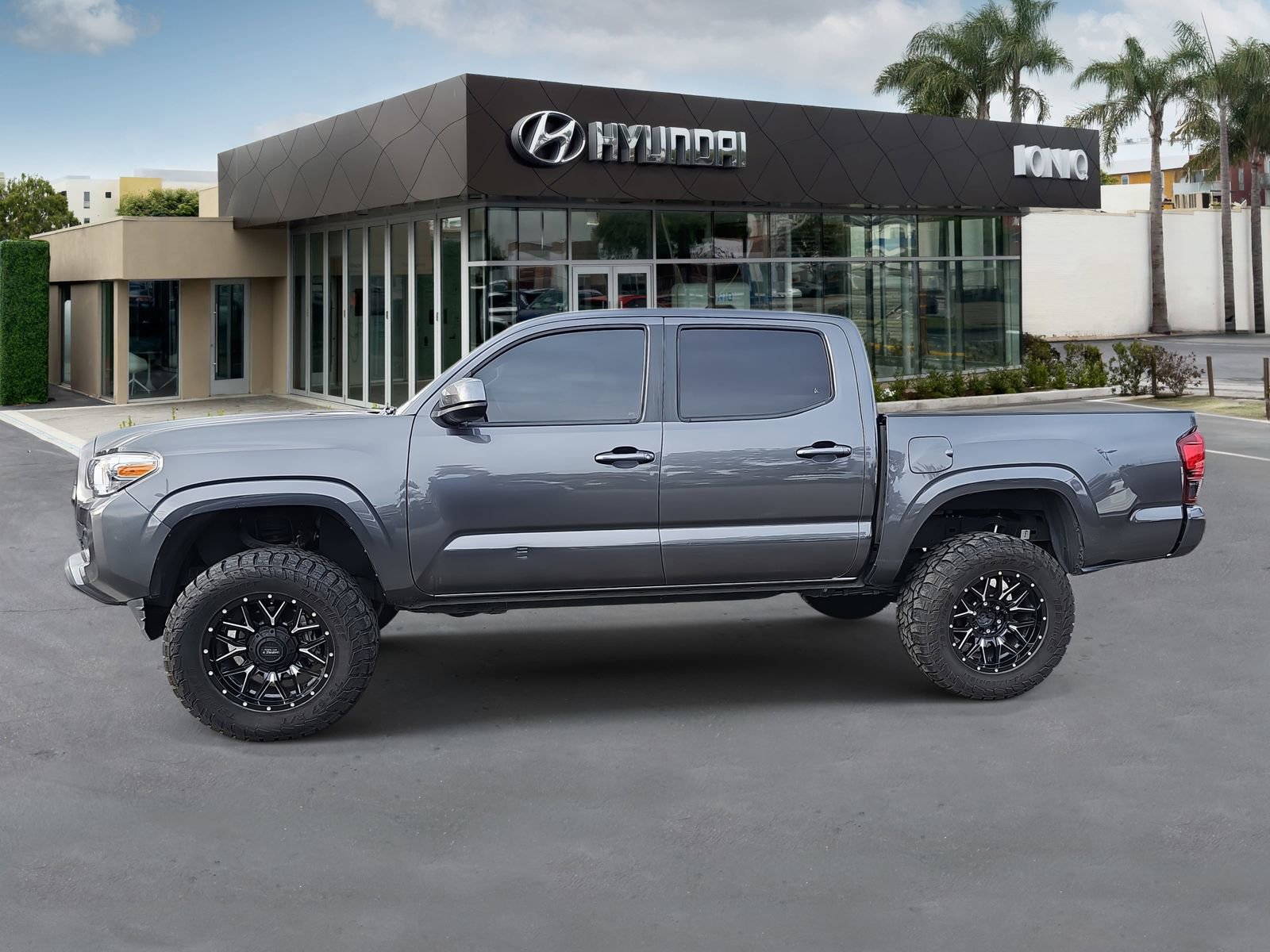 Used 2022 Toyota Tacoma SR w/ SR Convenience Package image 6
