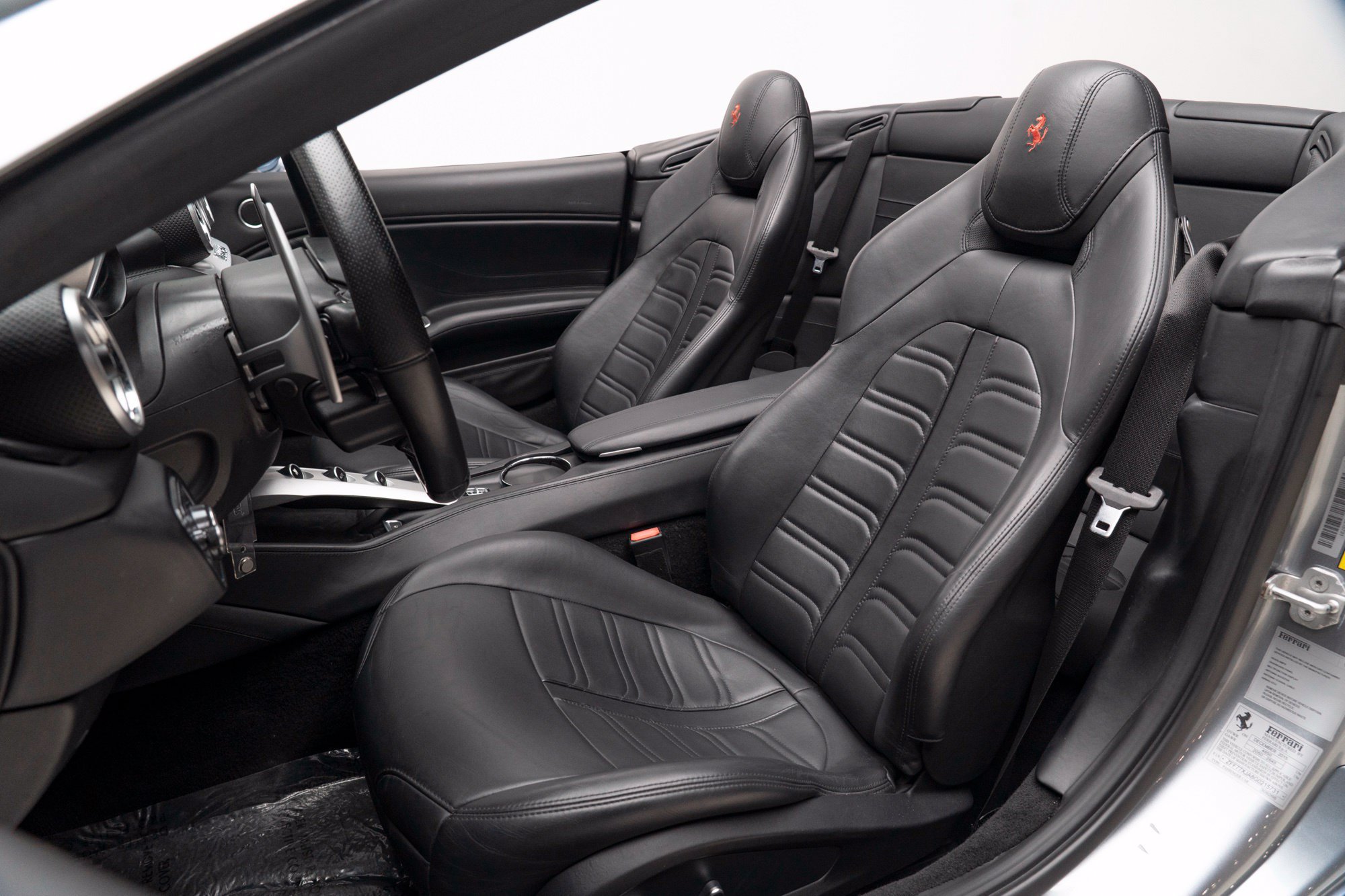 Used 2016 Ferrari California T RWD image 3