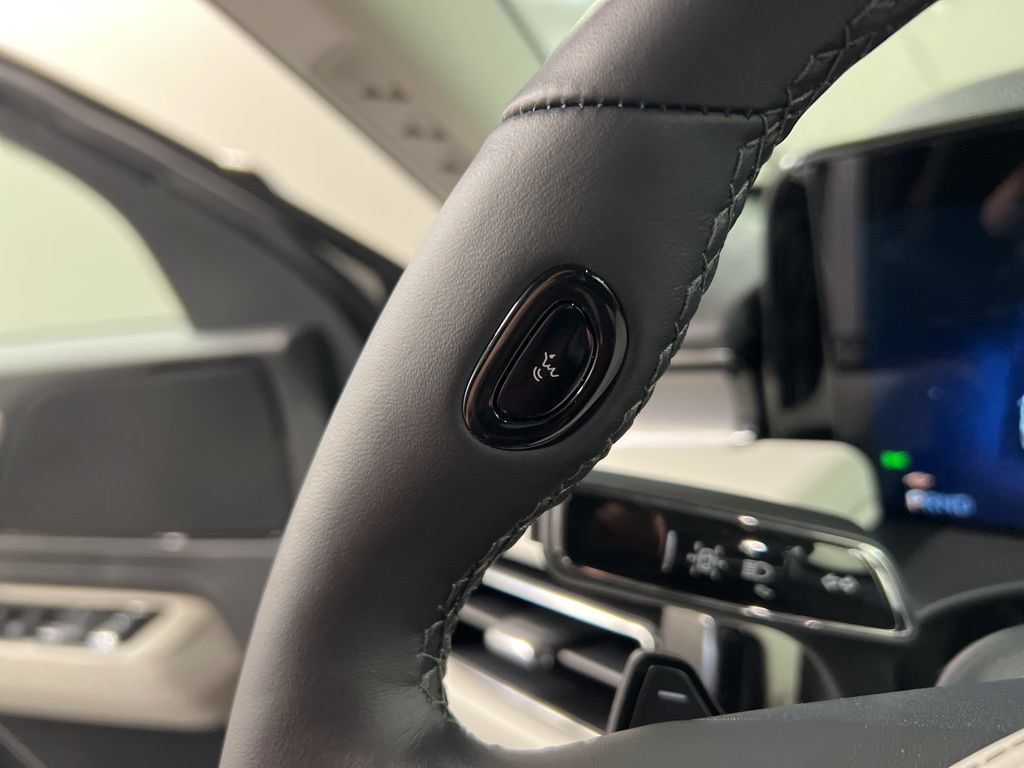 New 2026 Lincoln Aviator AWD image 19