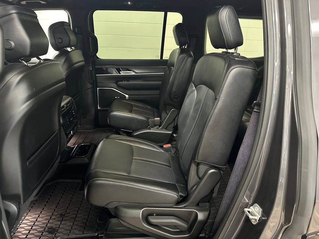 Certified 2024 Jeep Wagoneer Series III AWD/4WD image 36