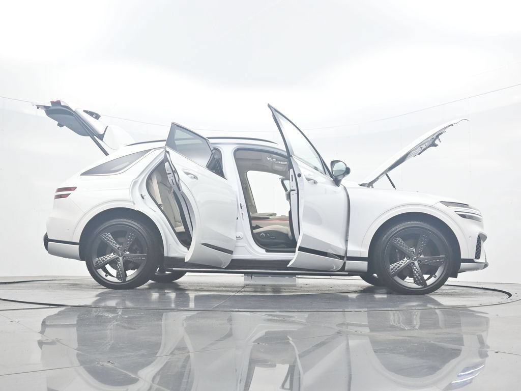 Used 2025 Genesis GV70 3.5T Sport w/ Sport Prestige Package AWD/4WD image 42