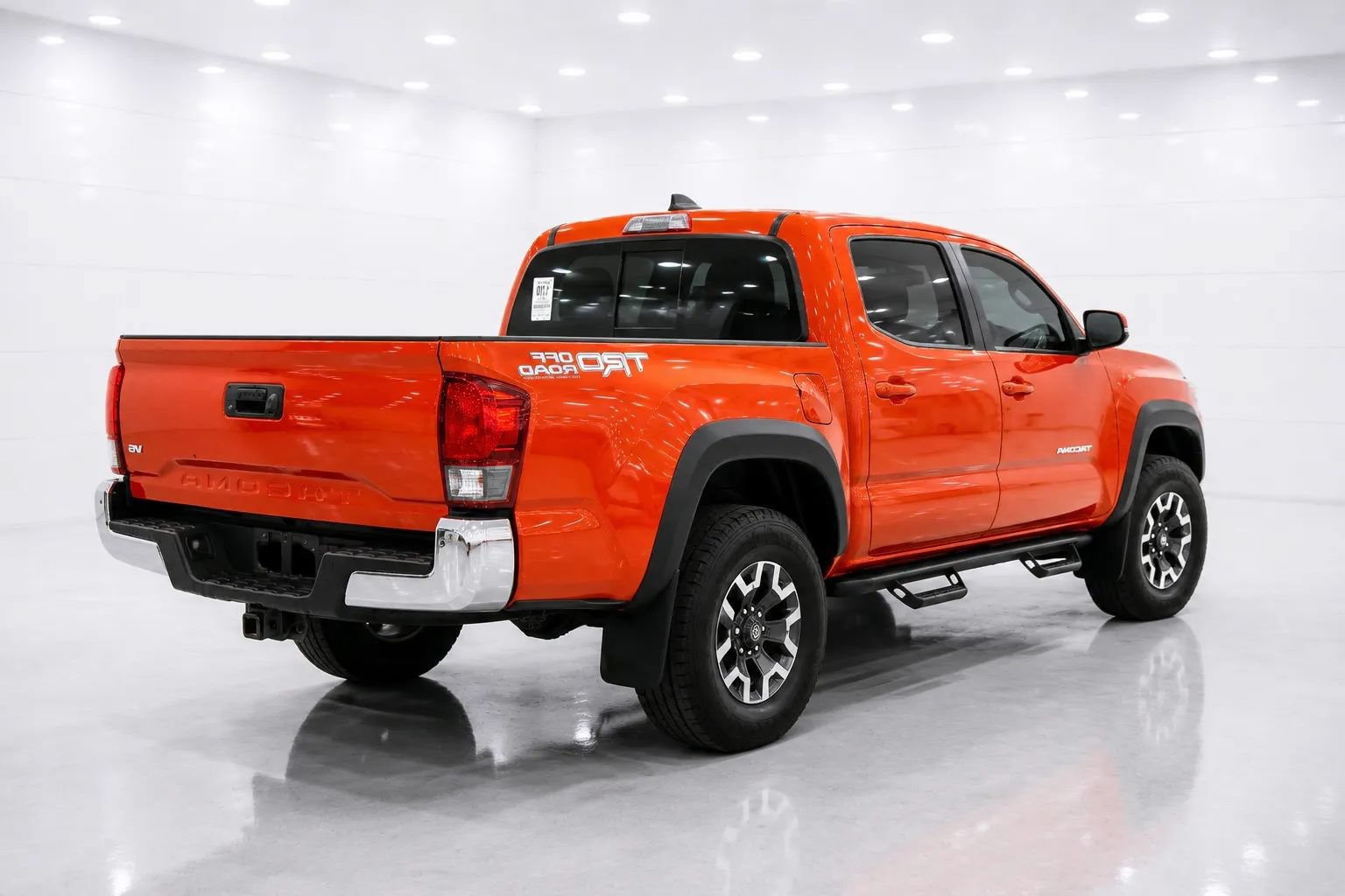 Used 2017 Toyota Tacoma TRD Off-Road w/ Tow Package (A/T) AWD/4WD image 5