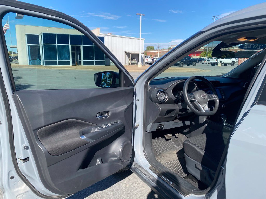 Used 2023 Nissan Kicks SV FWD image 10