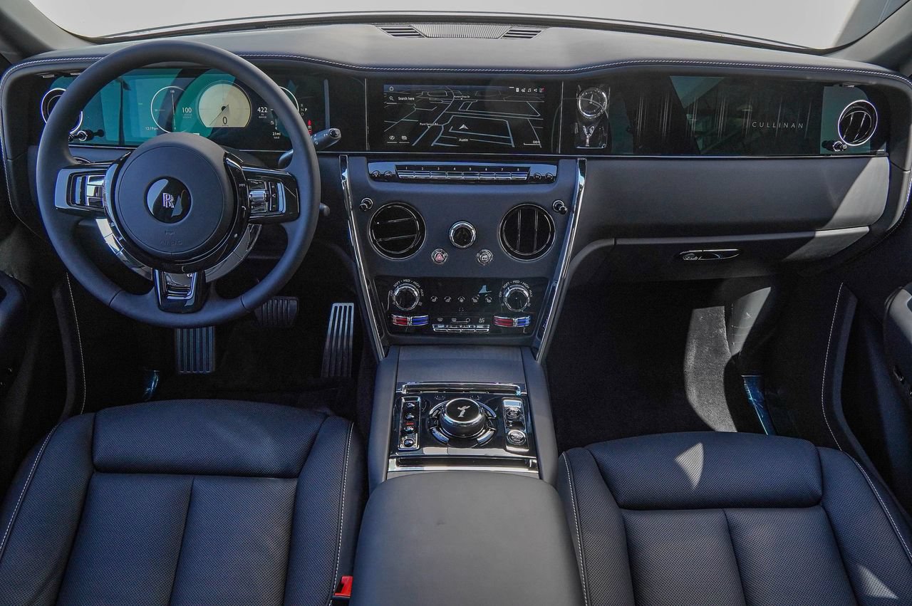 New 2026 Rolls-Royce Cullinan AWD/4WD image 36