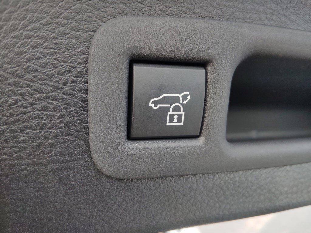 New 2026 Toyota Sienna XLE AWD/4WD image 16