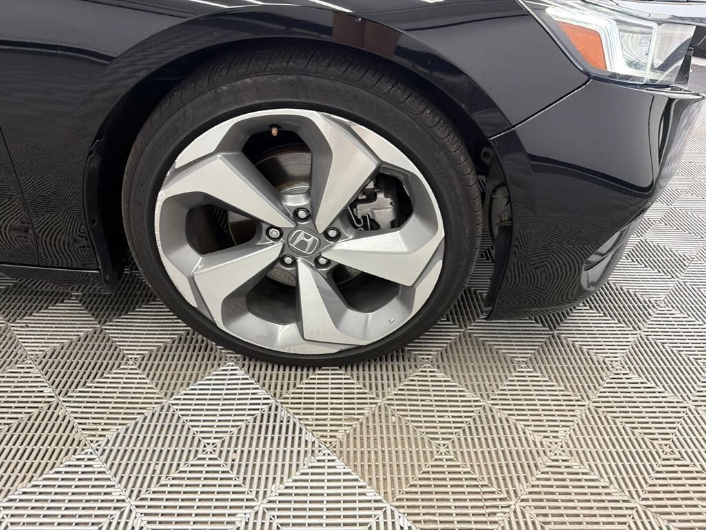 Used 2018 Honda Accord Touring image 14