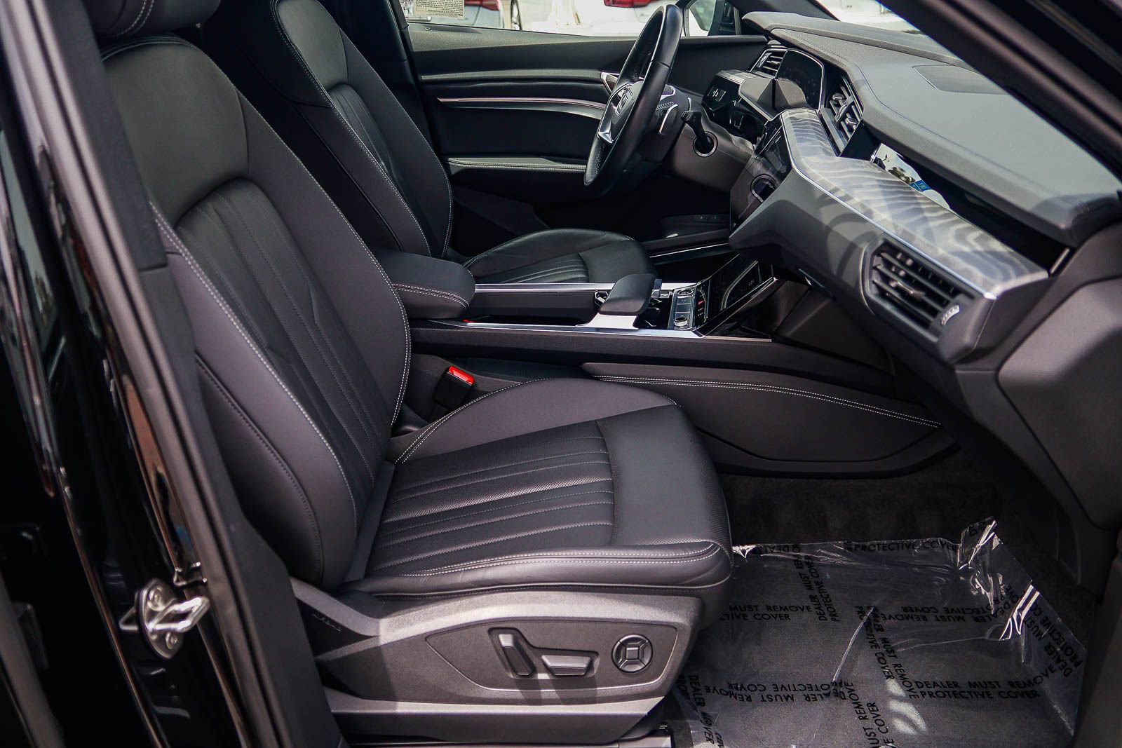 Used 2024 Audi Q8 e-tron Premium Plus AWD/4WD image 18