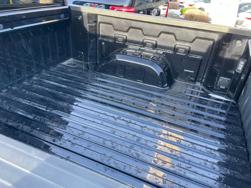 Used 2025 GMC Sierra 1500 SLT image 25