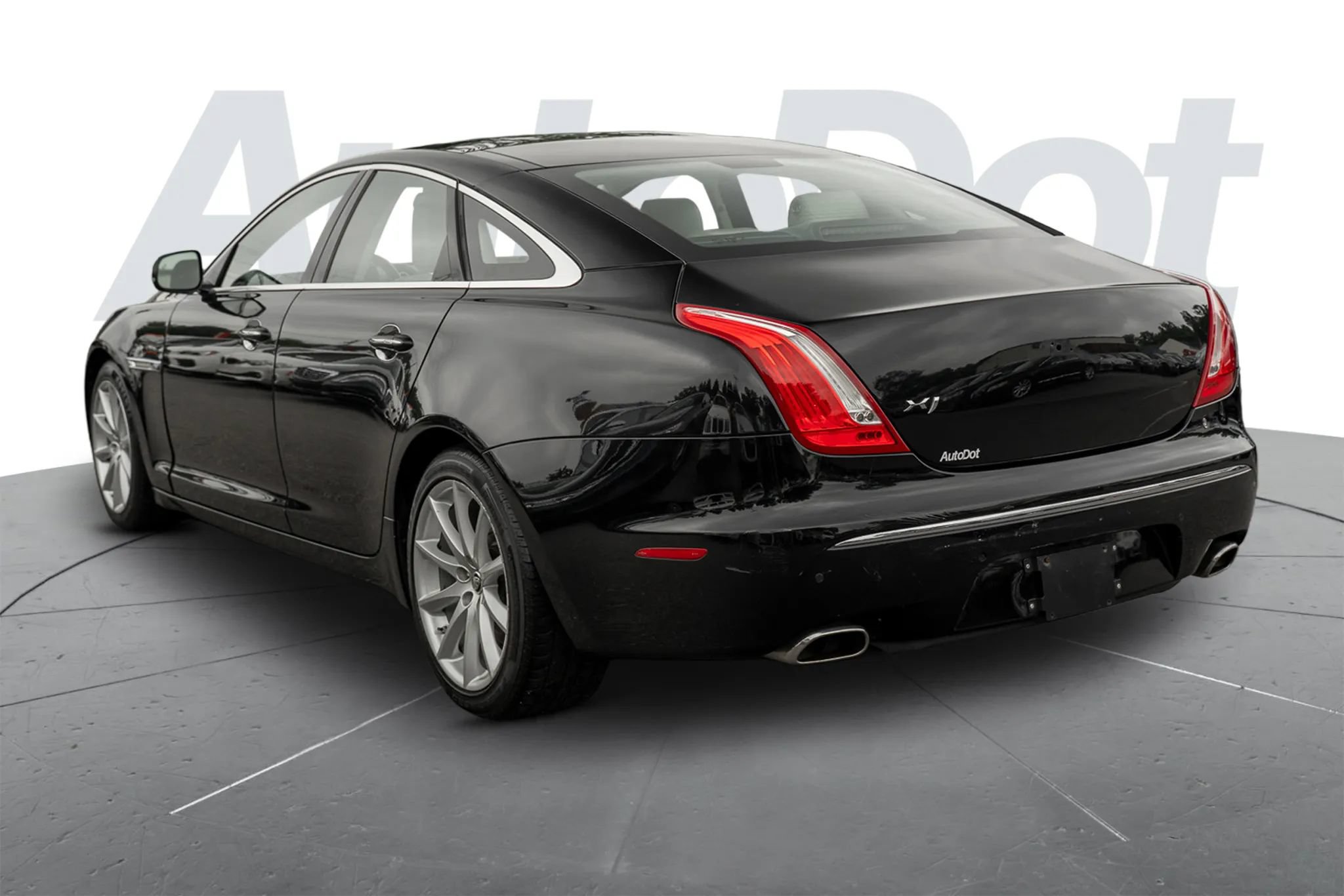 Used 2012 Jaguar XJ RWD image 2