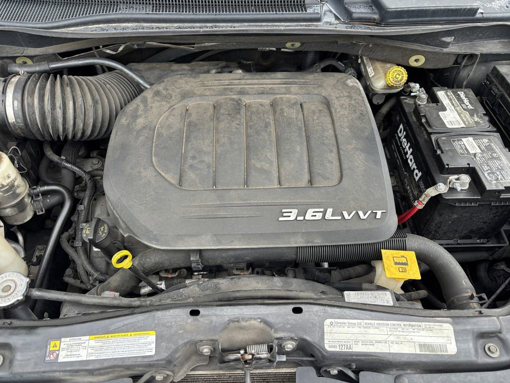 Used 2011 Chrysler Town & Country Touring-L w/ Entertainment Group #2 FWD image 37