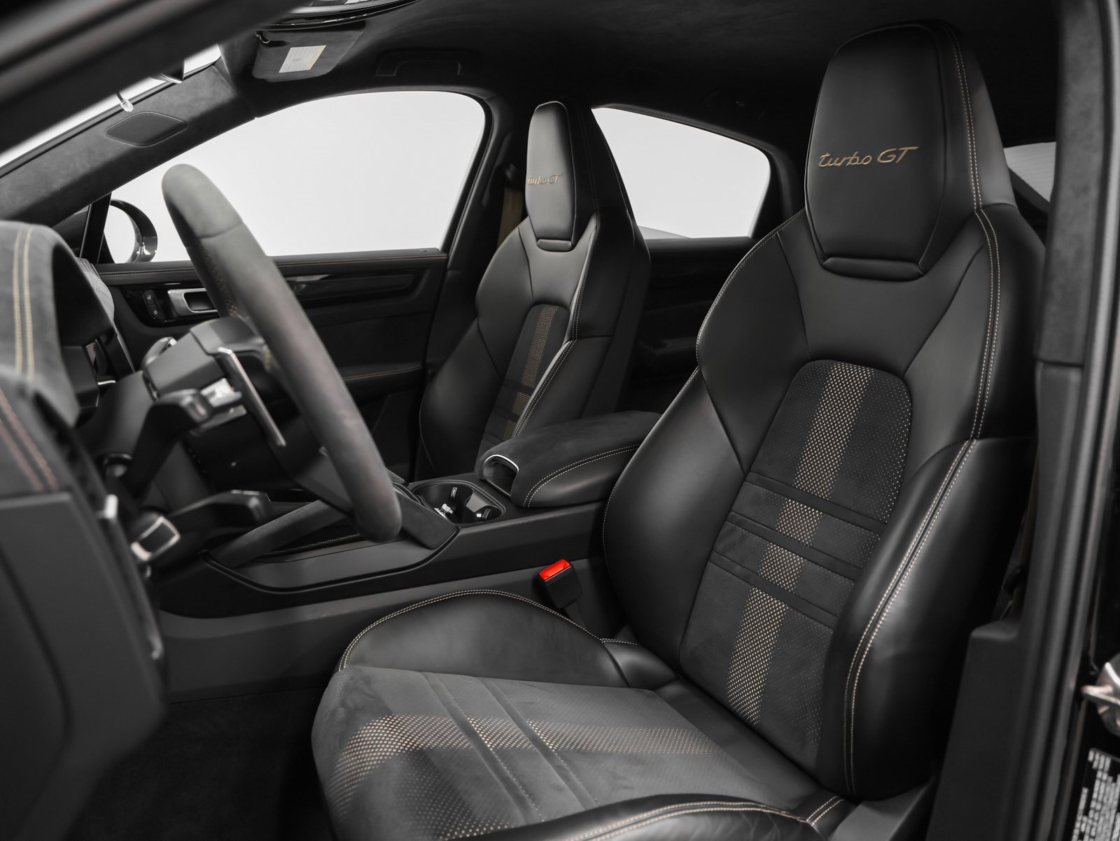 Used 2022 Porsche Cayenne Turbo GT image 5