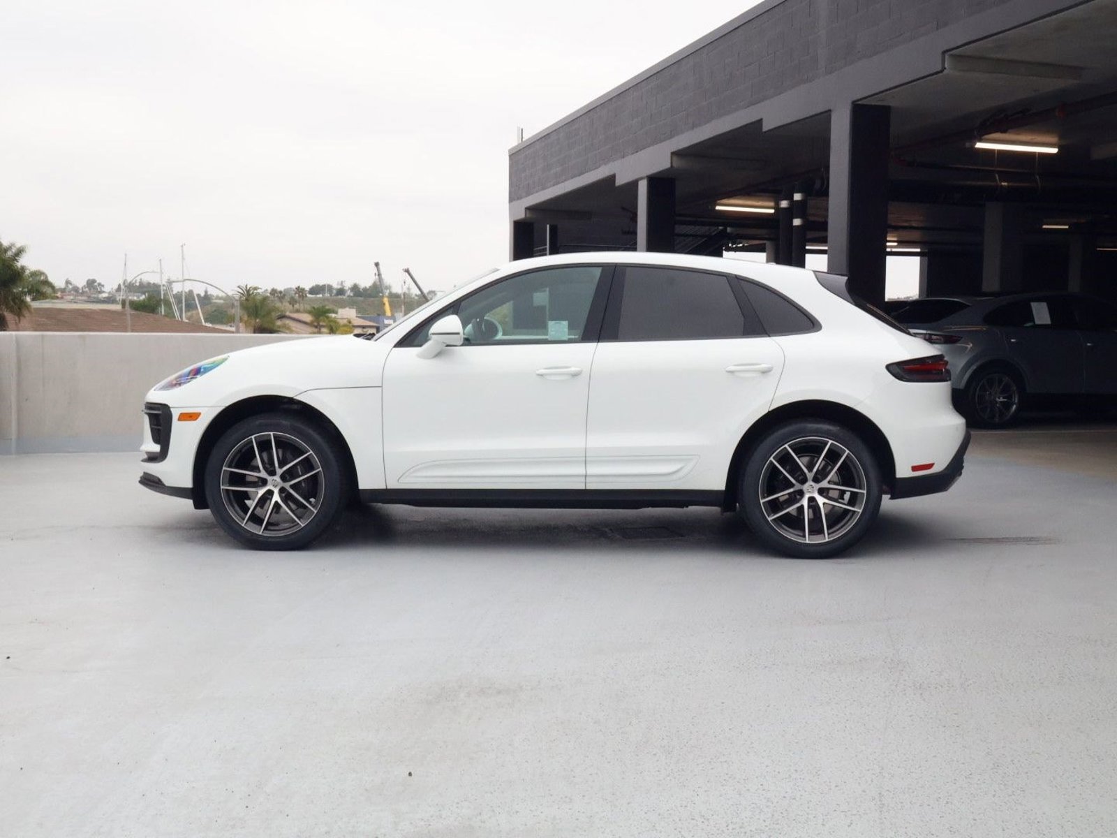 Certified 2025 Porsche Macan image 2