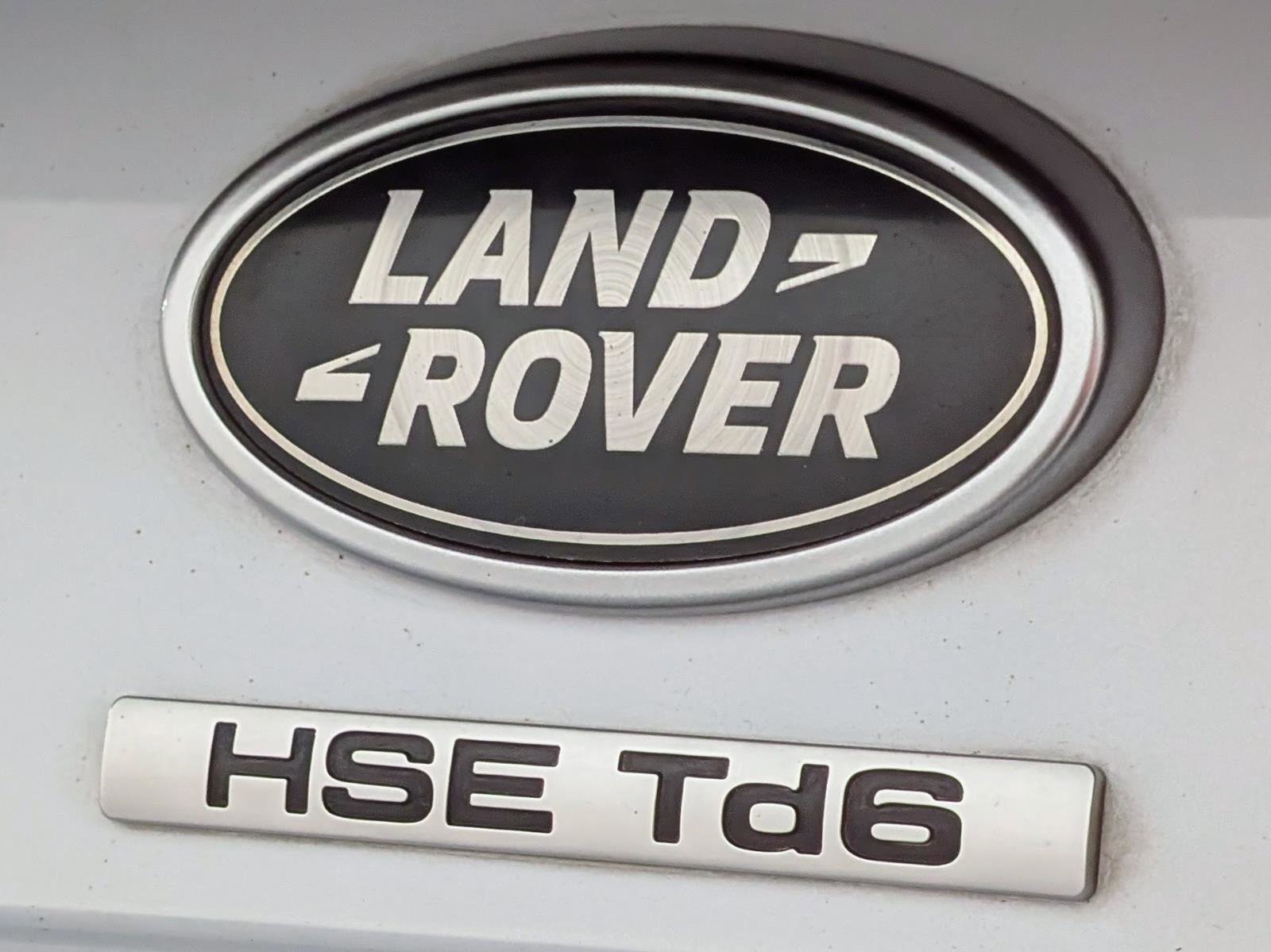 Used 2017 Land Rover Discovery HSE image 11