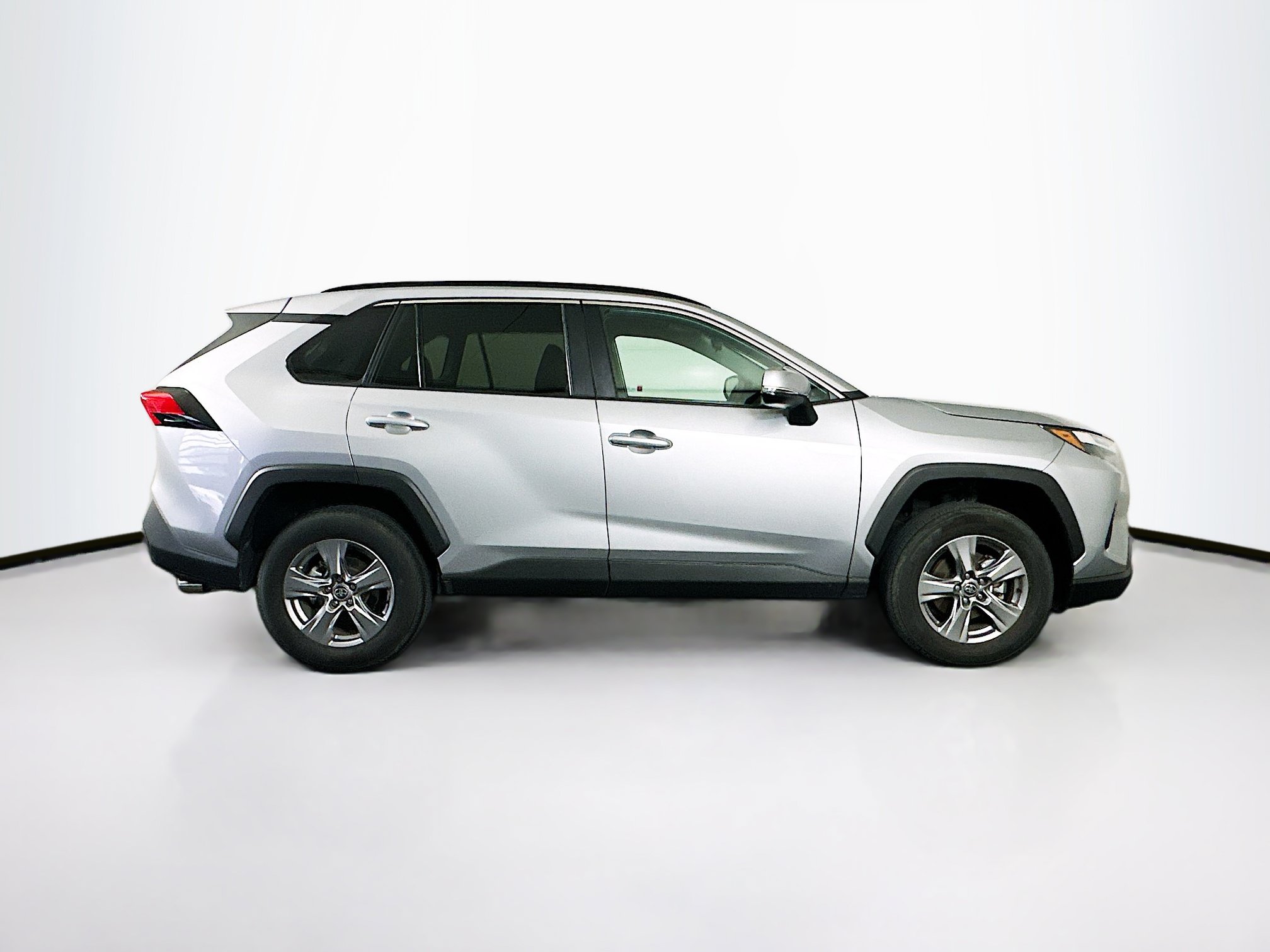 Used 2025 Toyota RAV4 XLE AWD/4WD image 10