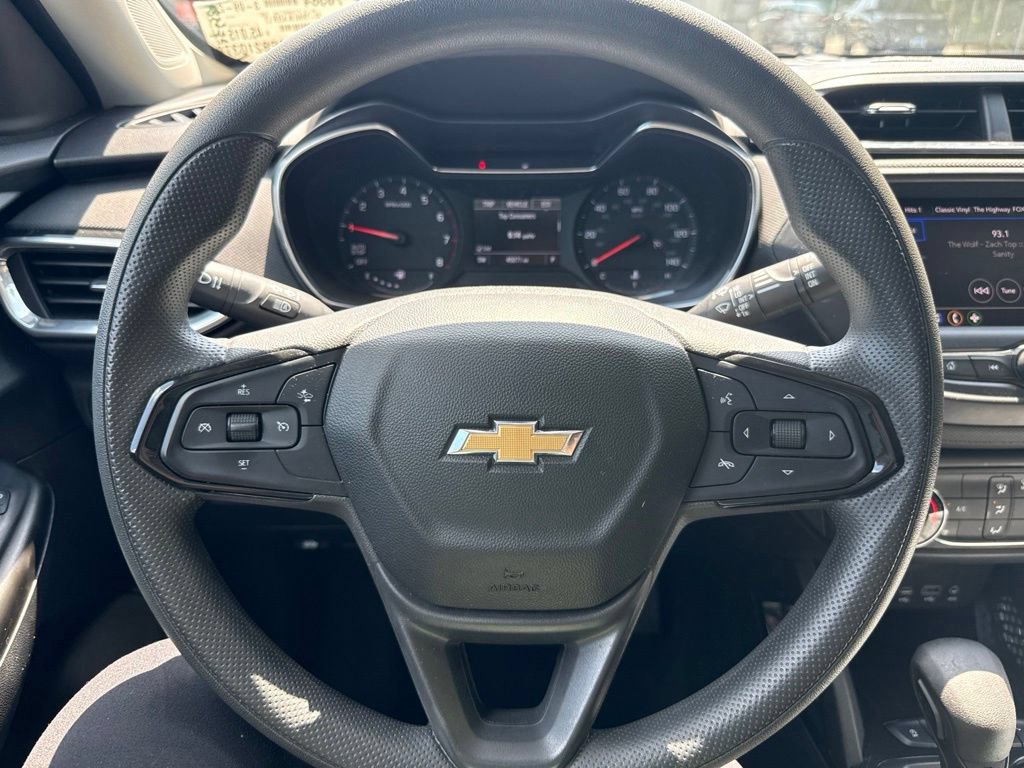 Used 2023 Chevrolet TrailBlazer LT FWD image 2