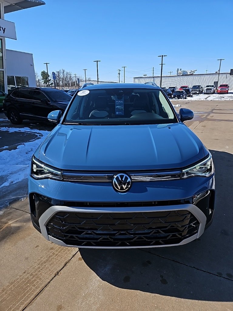 Used 2025 Volkswagen Taos SEL image 2