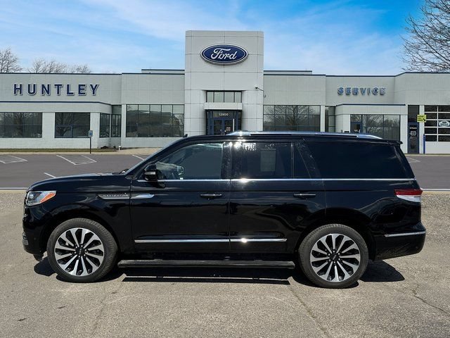 Used 2022 Lincoln Navigator Reserve w/ Equipment Group 201A AWD/4WD image 6