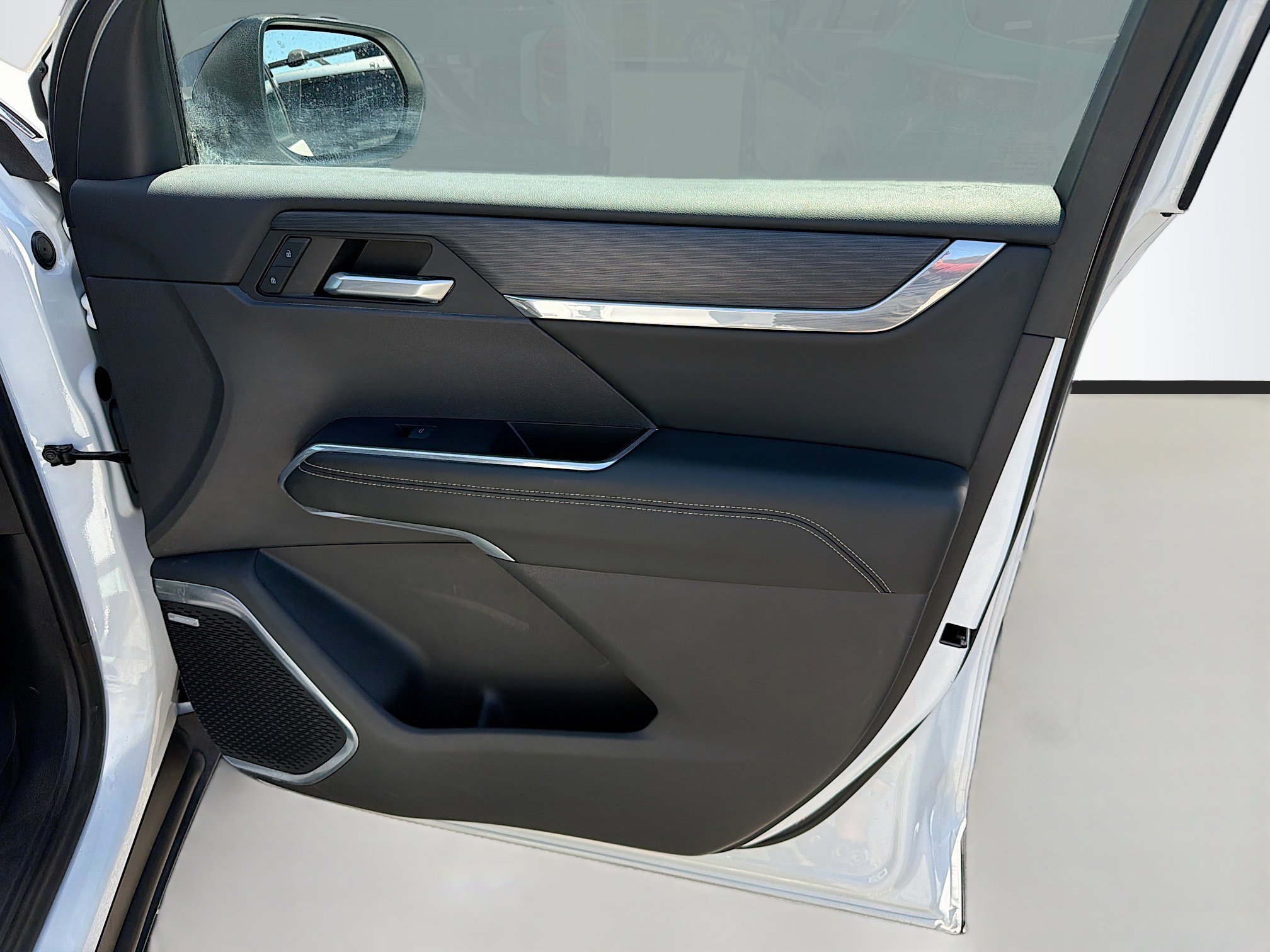 Used 2024 GMC Acadia Elevation image 43