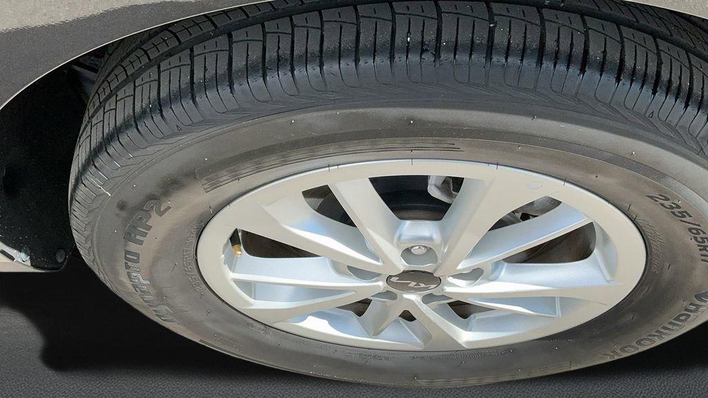 Used 2024 Kia Carnival LX FWD image 9