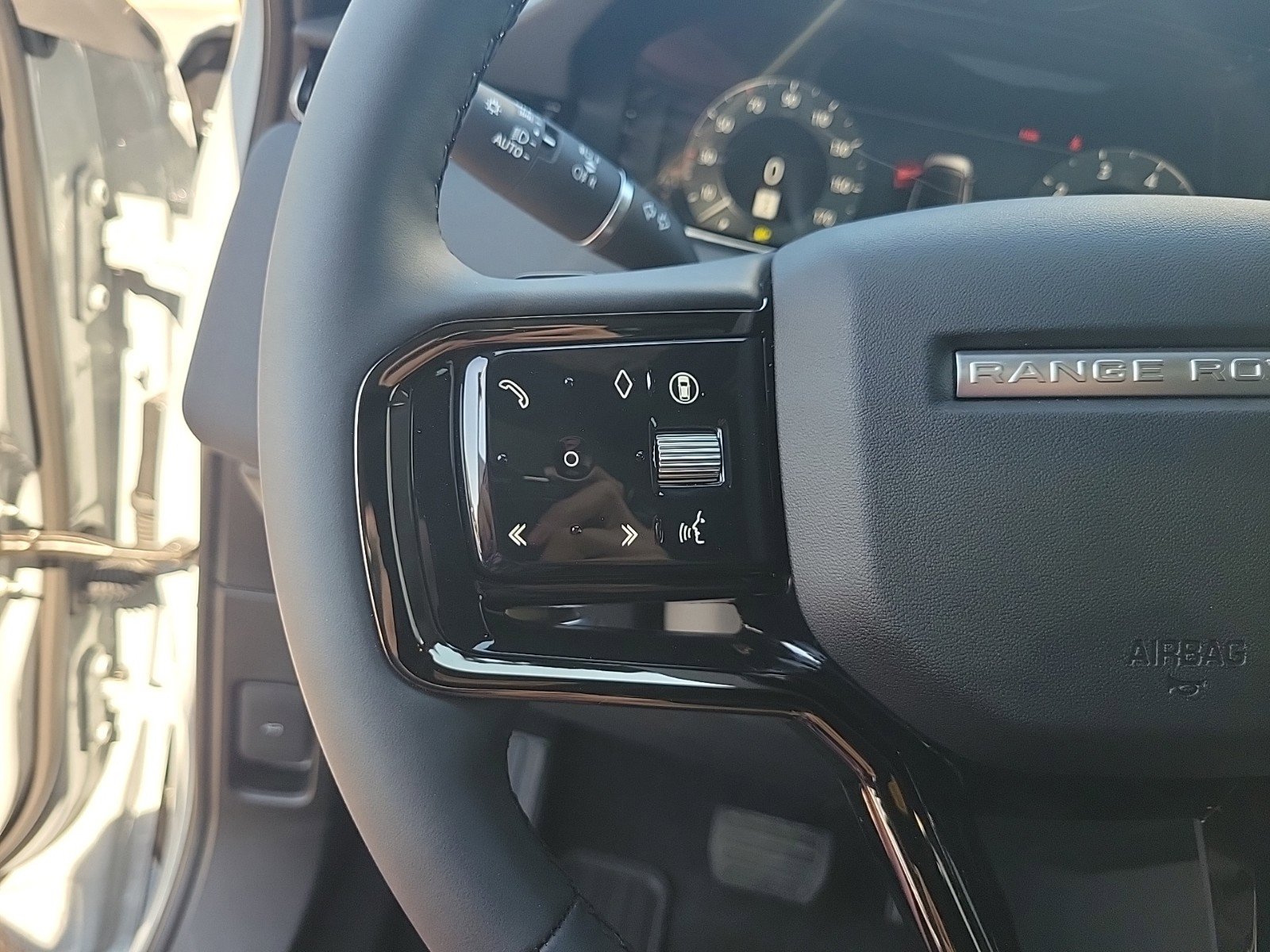 Certified 2025 Land Rover Range Rover Evoque S AWD/4WD image 37