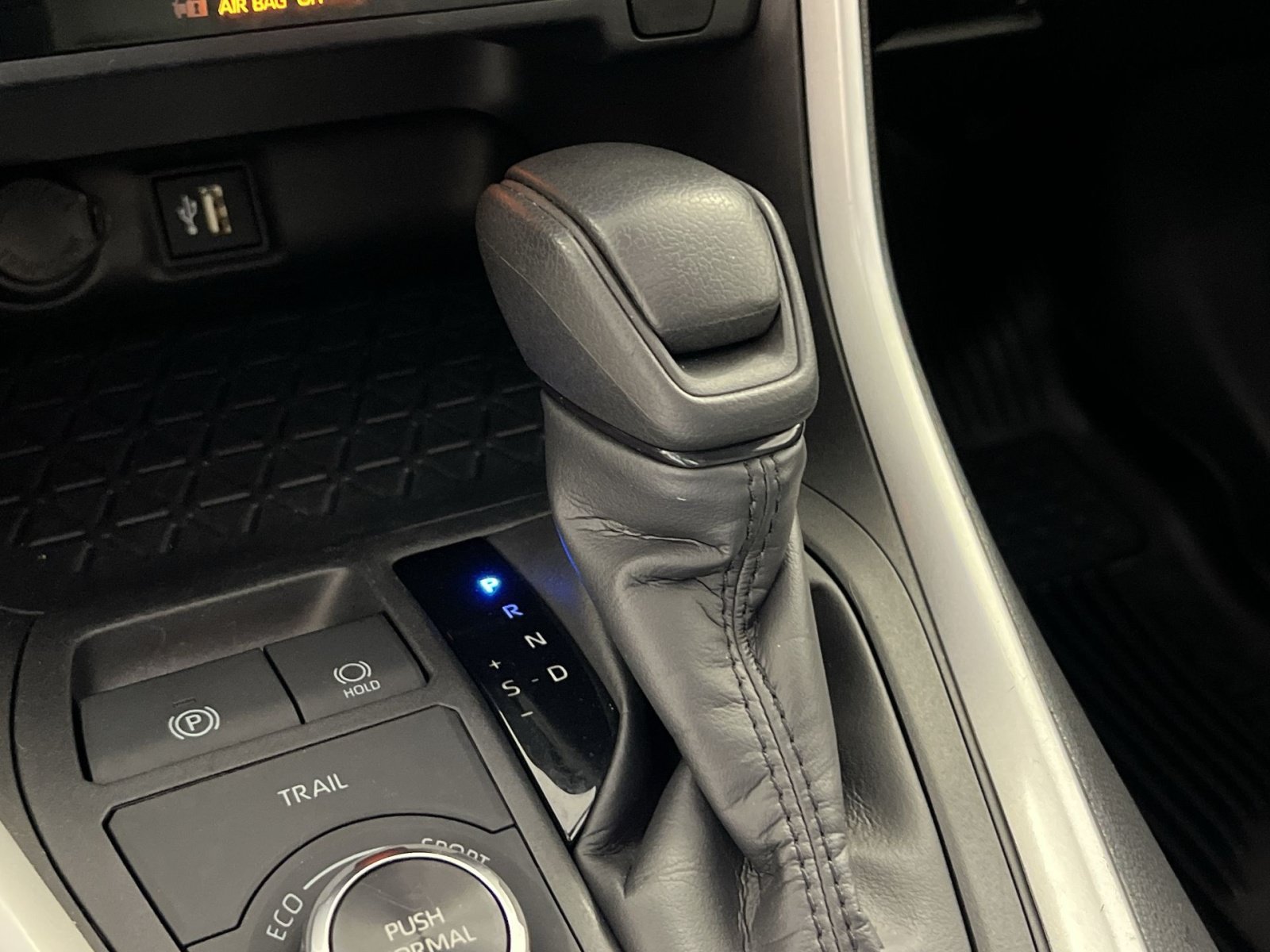 Used 2025 Toyota RAV4 XLE AWD/4WD image 22