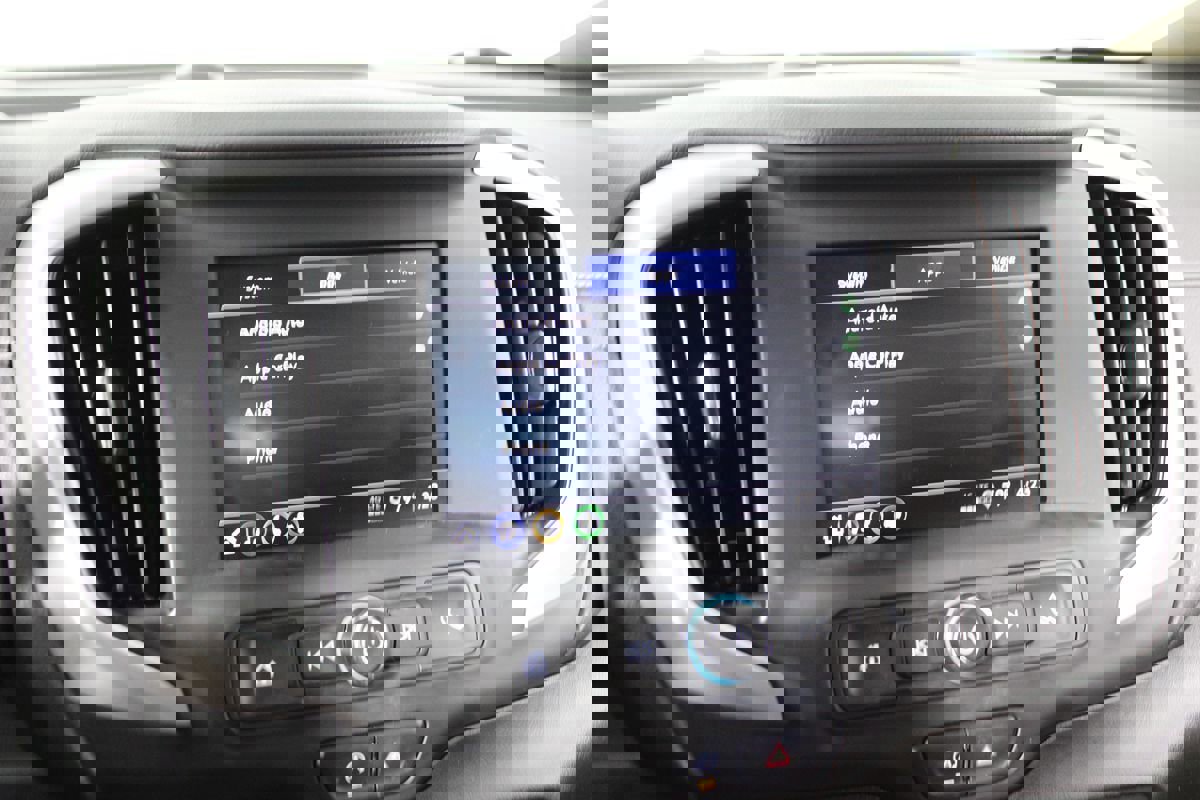 Used 2023 GMC Terrain SLE w/ Driver Convenience Package image 16