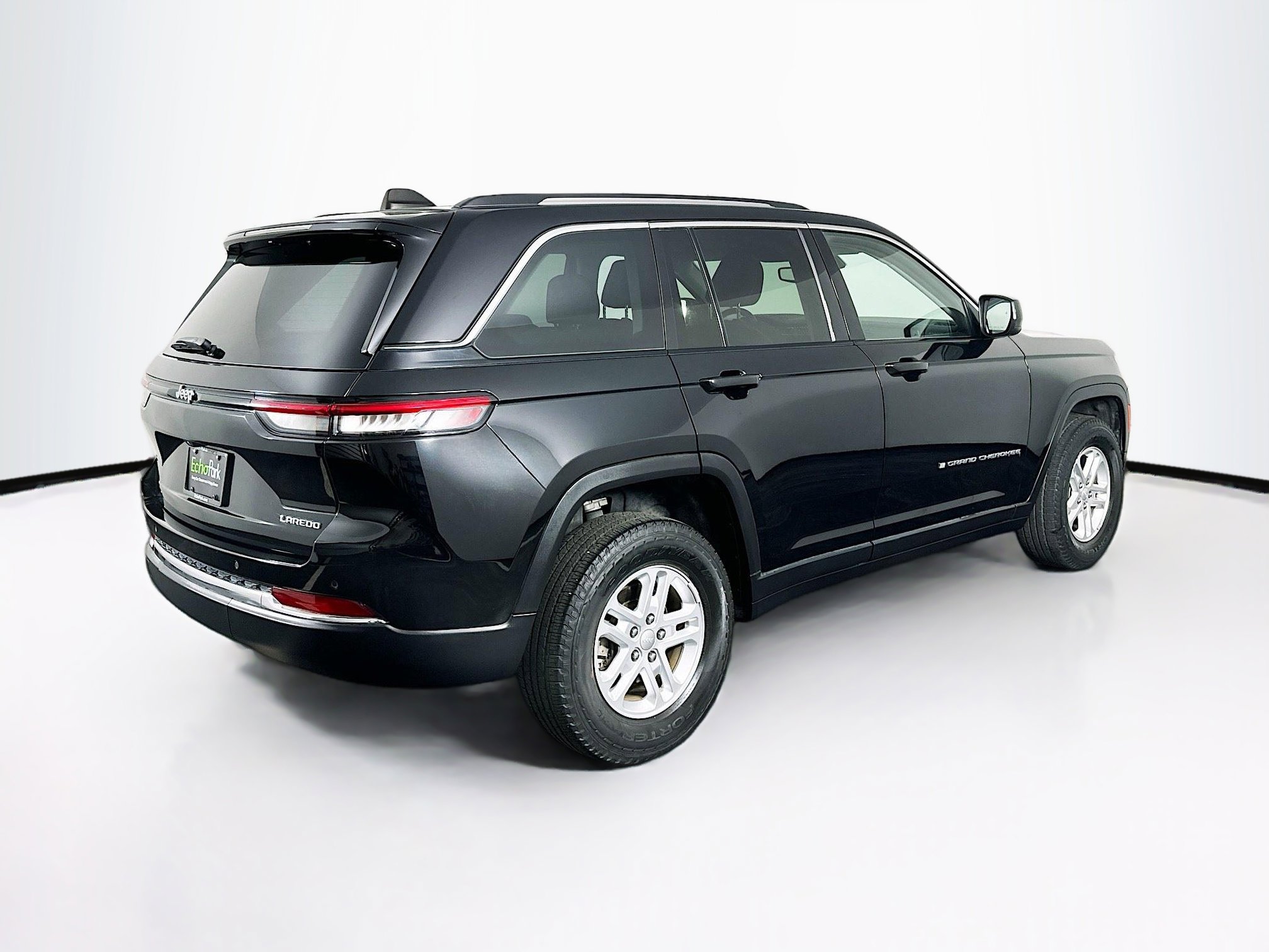 Used 2023 Jeep Grand Cherokee Laredo image 9