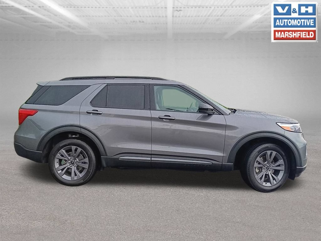 Used 2024 Ford Explorer XLT w/ Equipment Group 202A AWD/4WD image 22