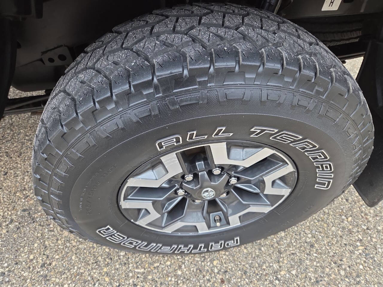 Used 2017 Toyota Tacoma SR AWD/4WD image 17