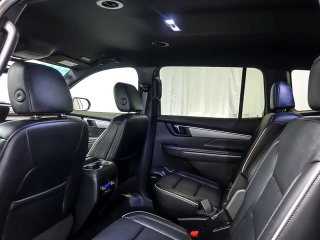 Used 2025 Buick Enclave Preferred AWD/4WD image 15