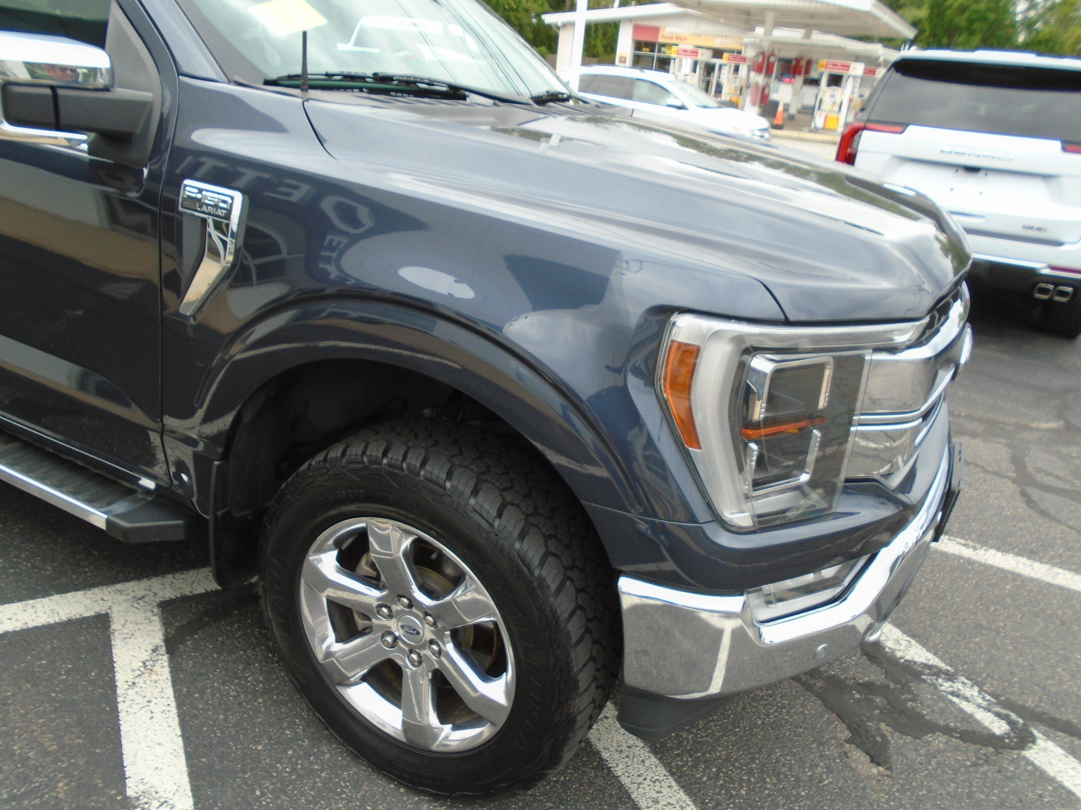 Used 2022 Ford F150 Lariat w/ Equipment Group 502A High AWD/4WD image 13