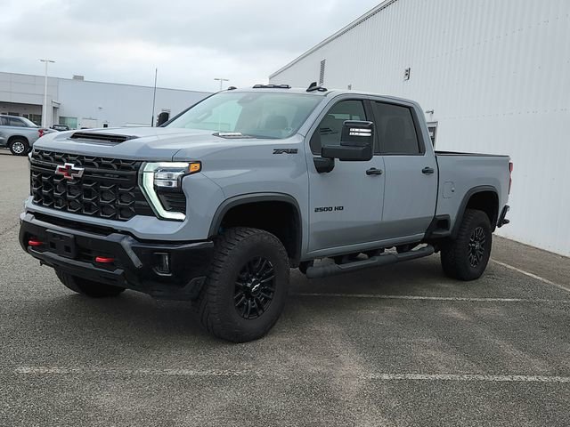 Used 2025 Chevrolet Silverado 2500 ZR2 w/ Technology Package image 3