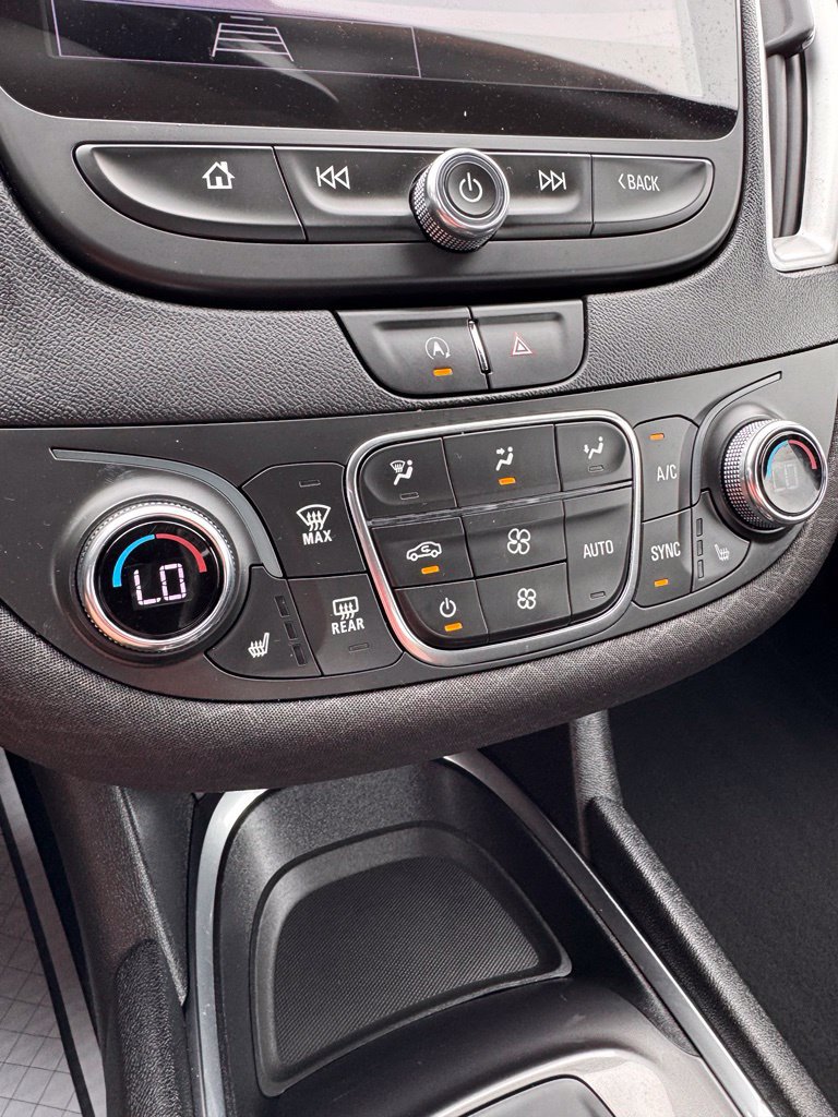 Used 2022 Chevrolet Malibu LT FWD image 20