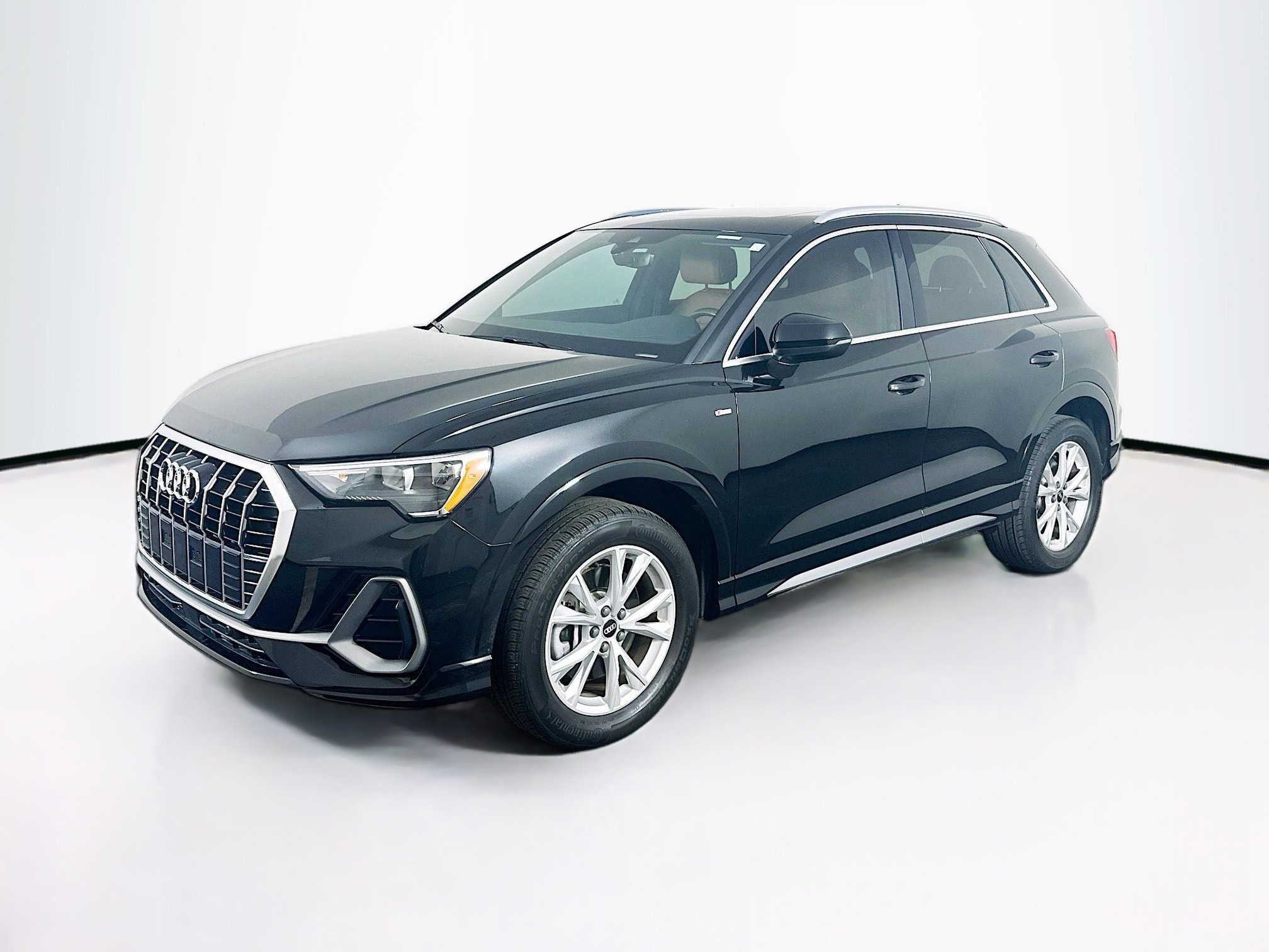 Used 2021 Audi Q3 2.0T Premium w/ Convenience Package AWD/4WD image 3