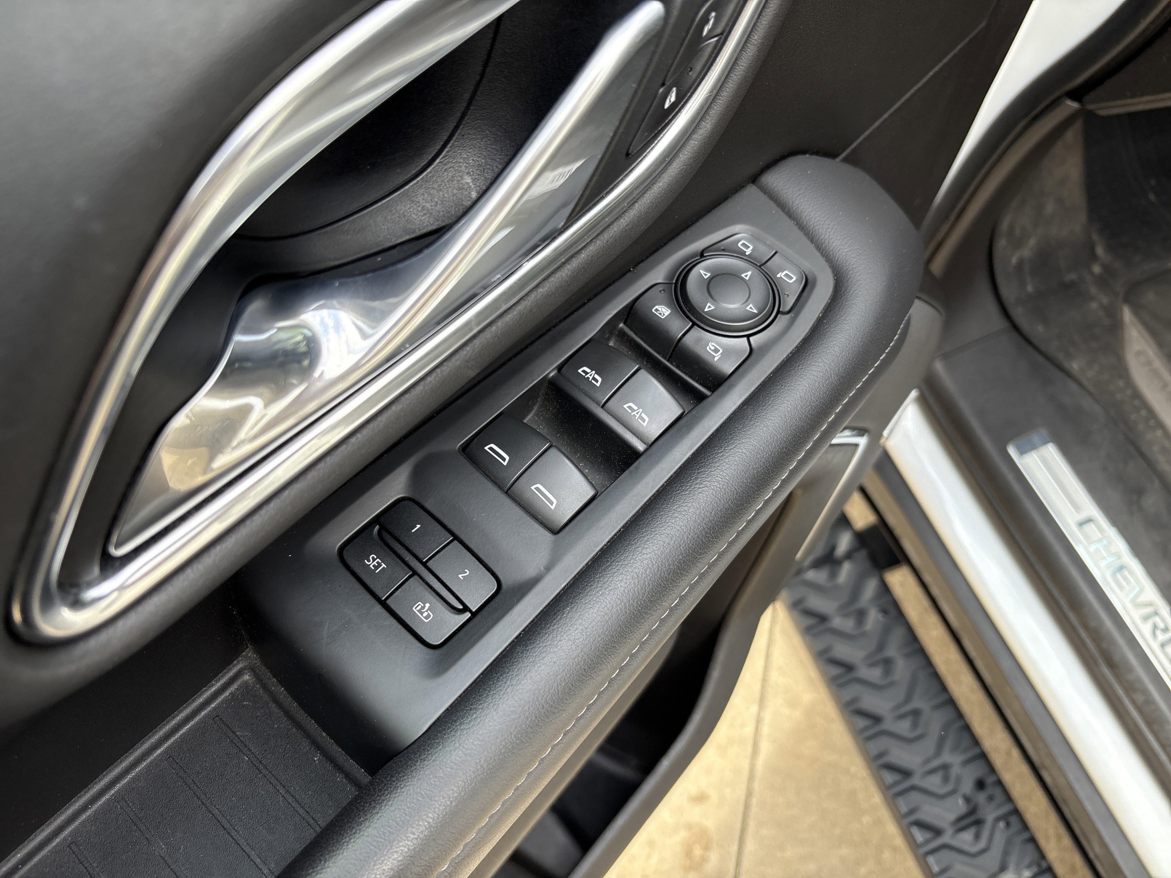 Used 2021 Chevrolet Tahoe Z71 w/ Z71 Off-Road Package AWD/4WD image 15