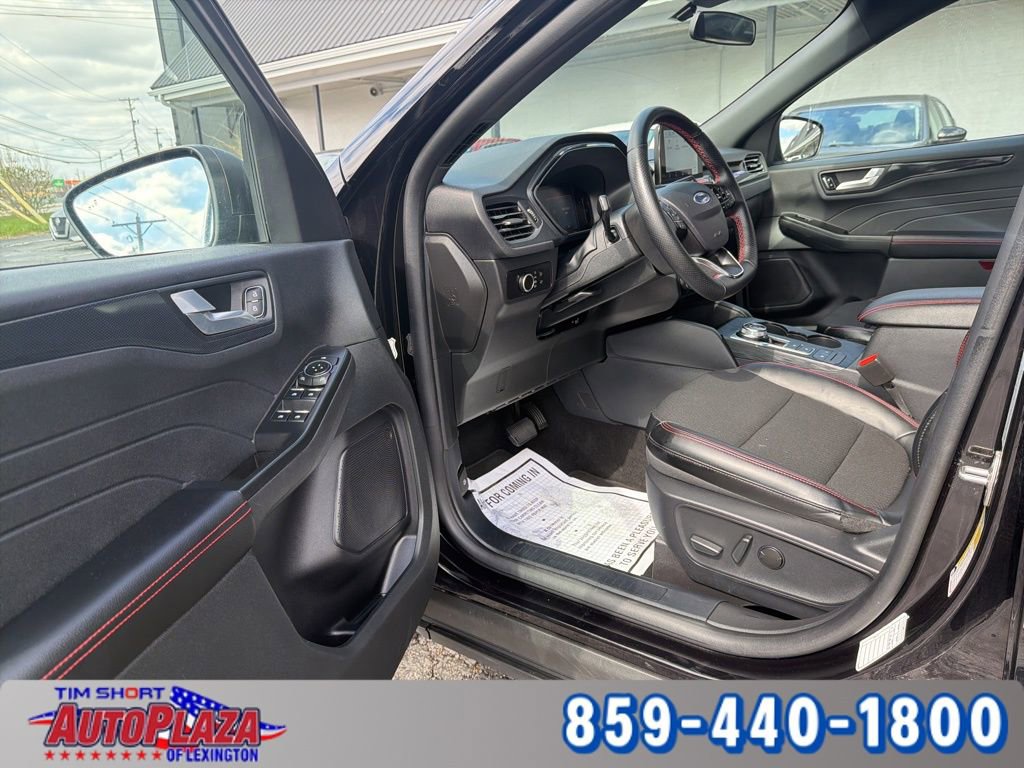 Used 2025 Ford Escape ST-Line image 3