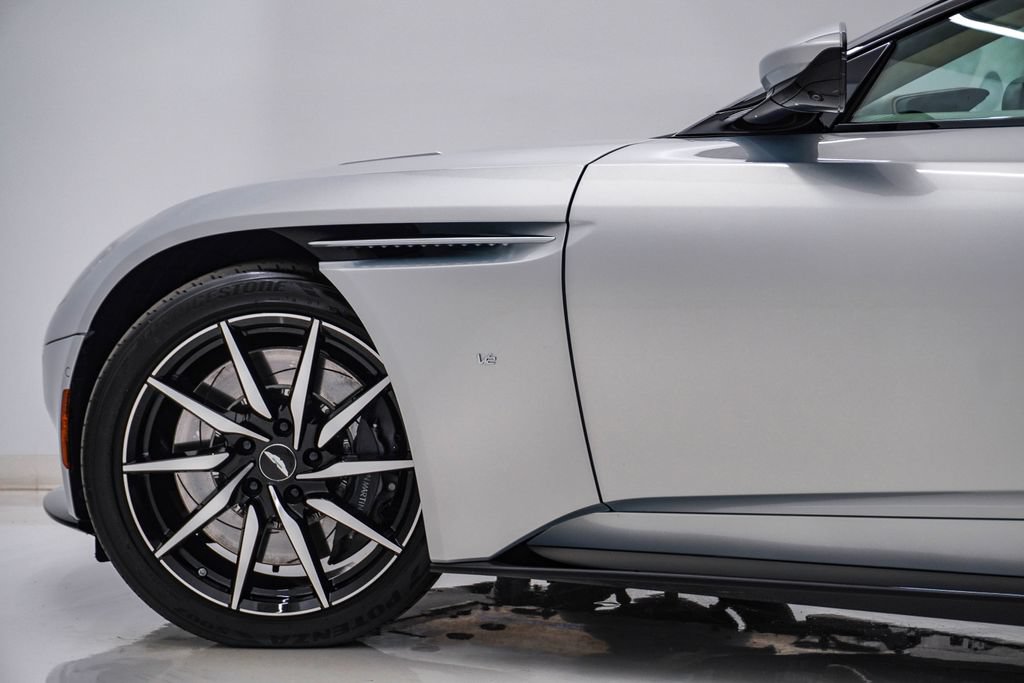 Used 2017 Aston Martin DB11 V12 RWD image 14