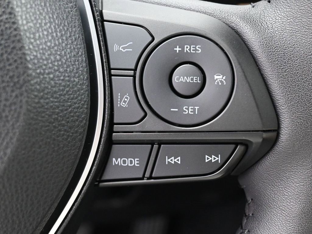 Used 2025 Toyota RAV4 XLE image 18