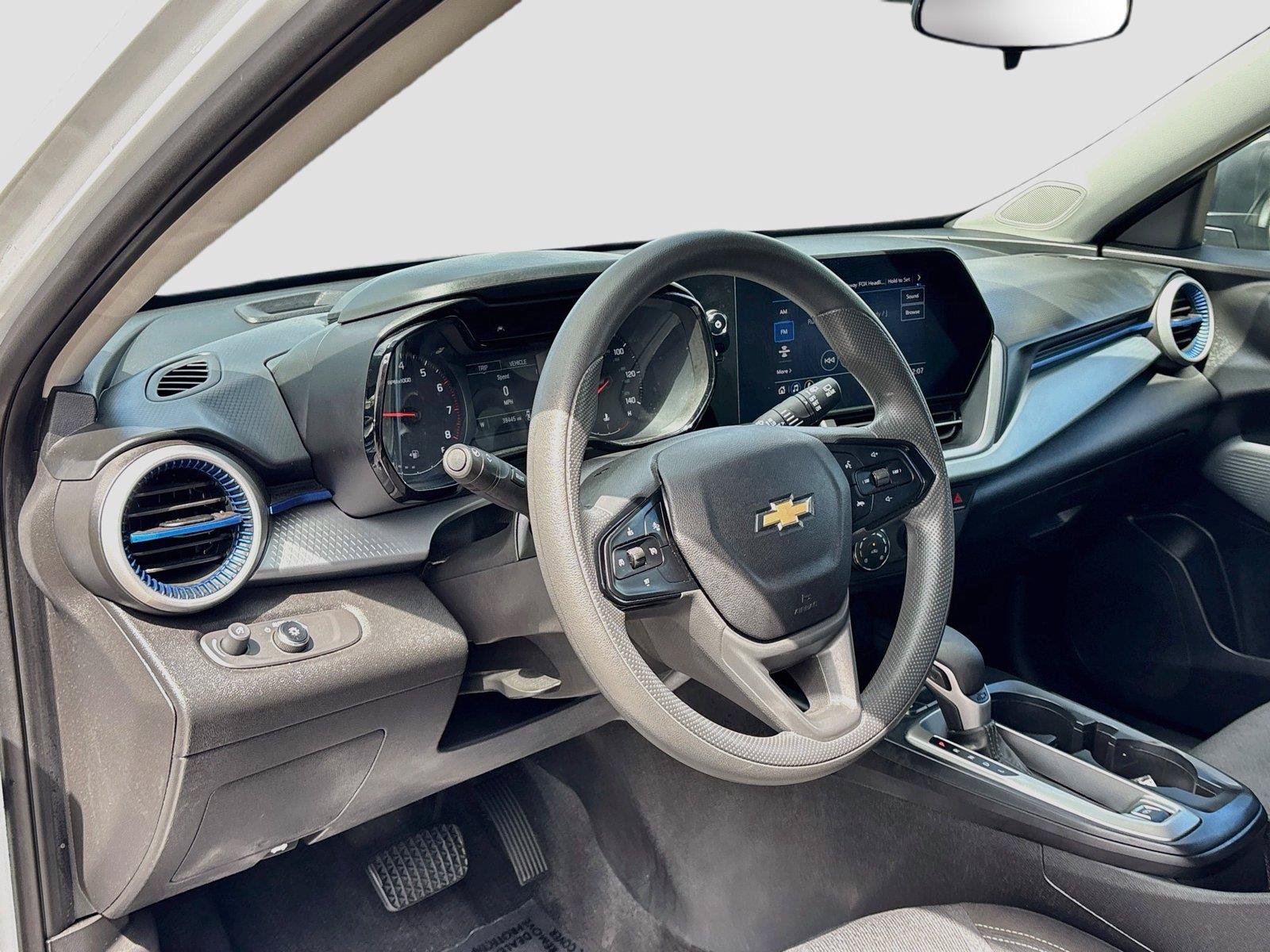 Used 2025 Chevrolet Trax LS FWD image 9