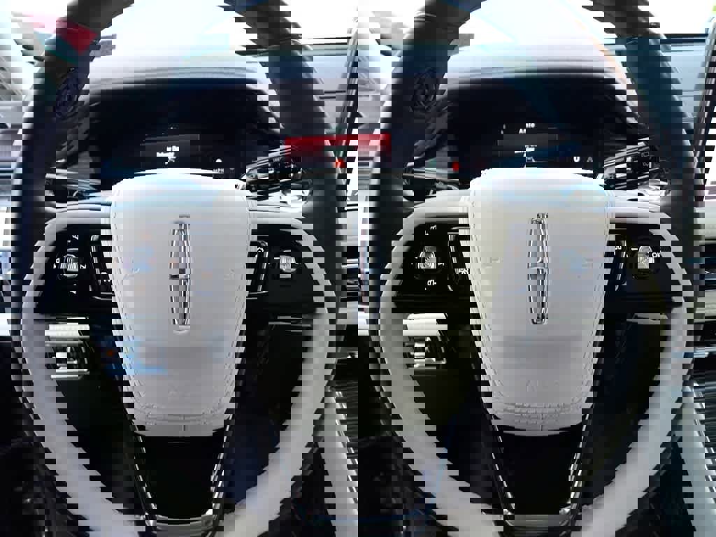 Used 2023 Lincoln Aviator Black Label w/ Dynamic Handling Package image 15