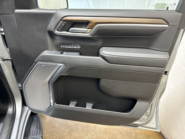 Used 2024 Chevrolet Silverado 1500 High Country w/ Technology Package AWD/4WD image 32