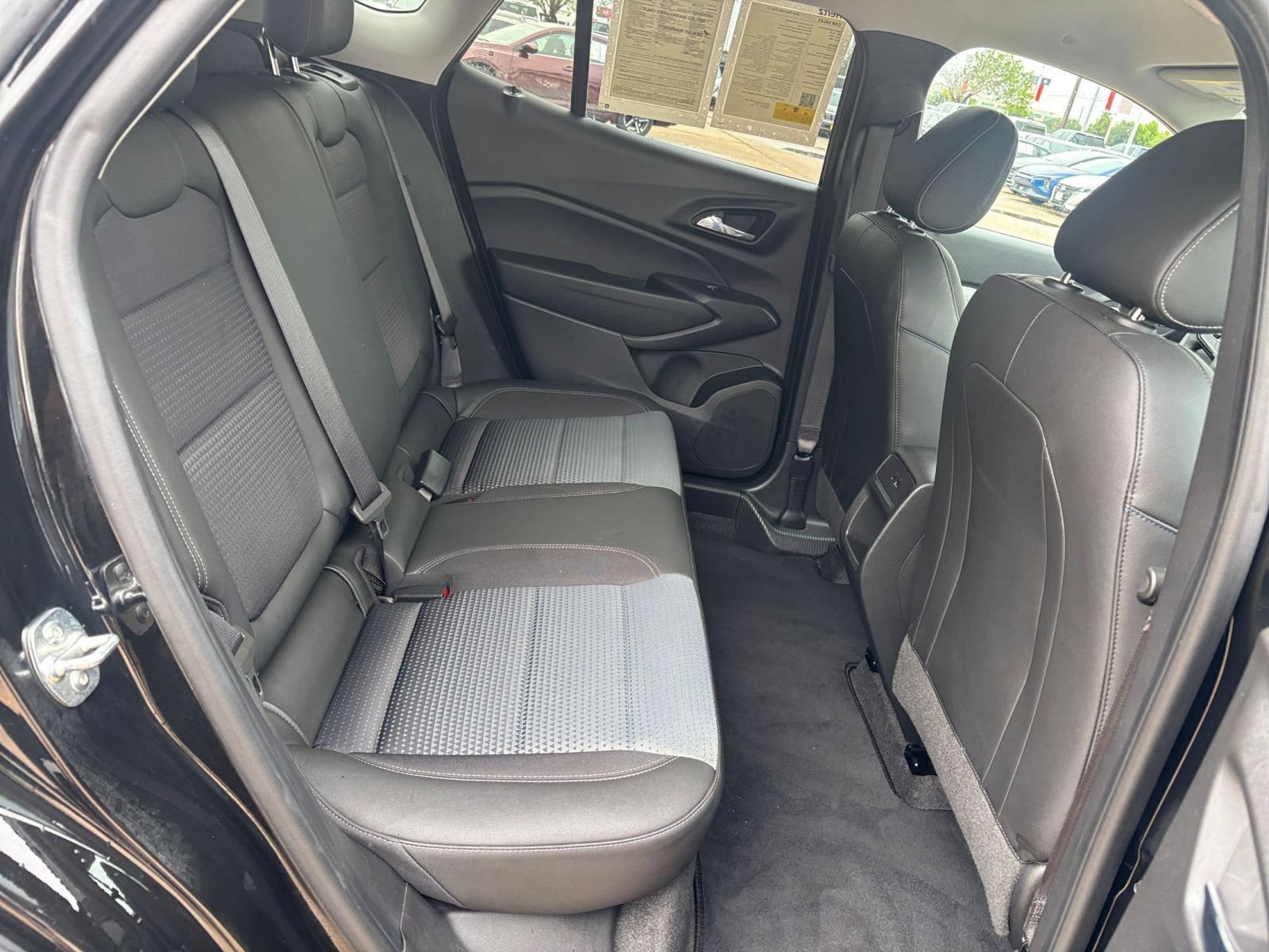 Used 2025 Chevrolet Trax LT FWD image 20